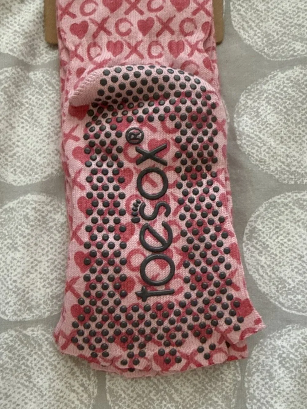 NWT Toesox Scrunch Knee High Half Toe Grip Socks Hugs + Kisses Sz Small